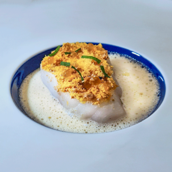 Liaison on Nordmeer-Kabeljau mit Bottarga, Weinhefe und Kardamom