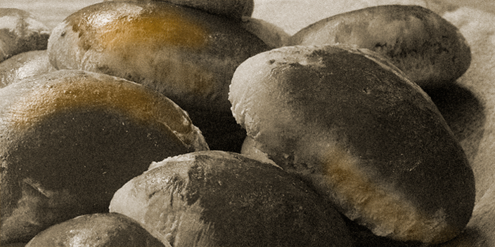 Frische Brötchen beim Bäcker