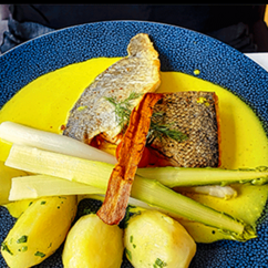 Fischteller mit grünem Spargel (Restaurant Kretzergrund, Kressbronn)