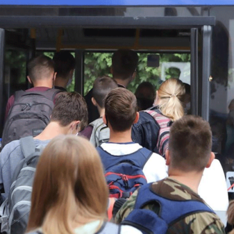 In den Bus einsteigen (Foto: Iversen)