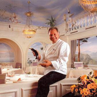 Eckart Witzigmann im Restaurant Aubergine (CC BY SA 3.0, Dreamworlds)