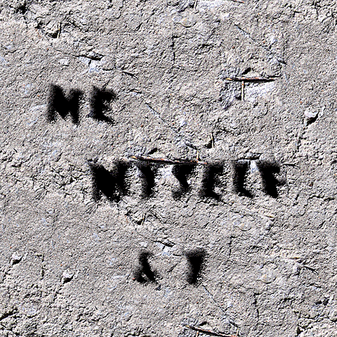 Grafitti auf einer Mauer: Me, Myself and I